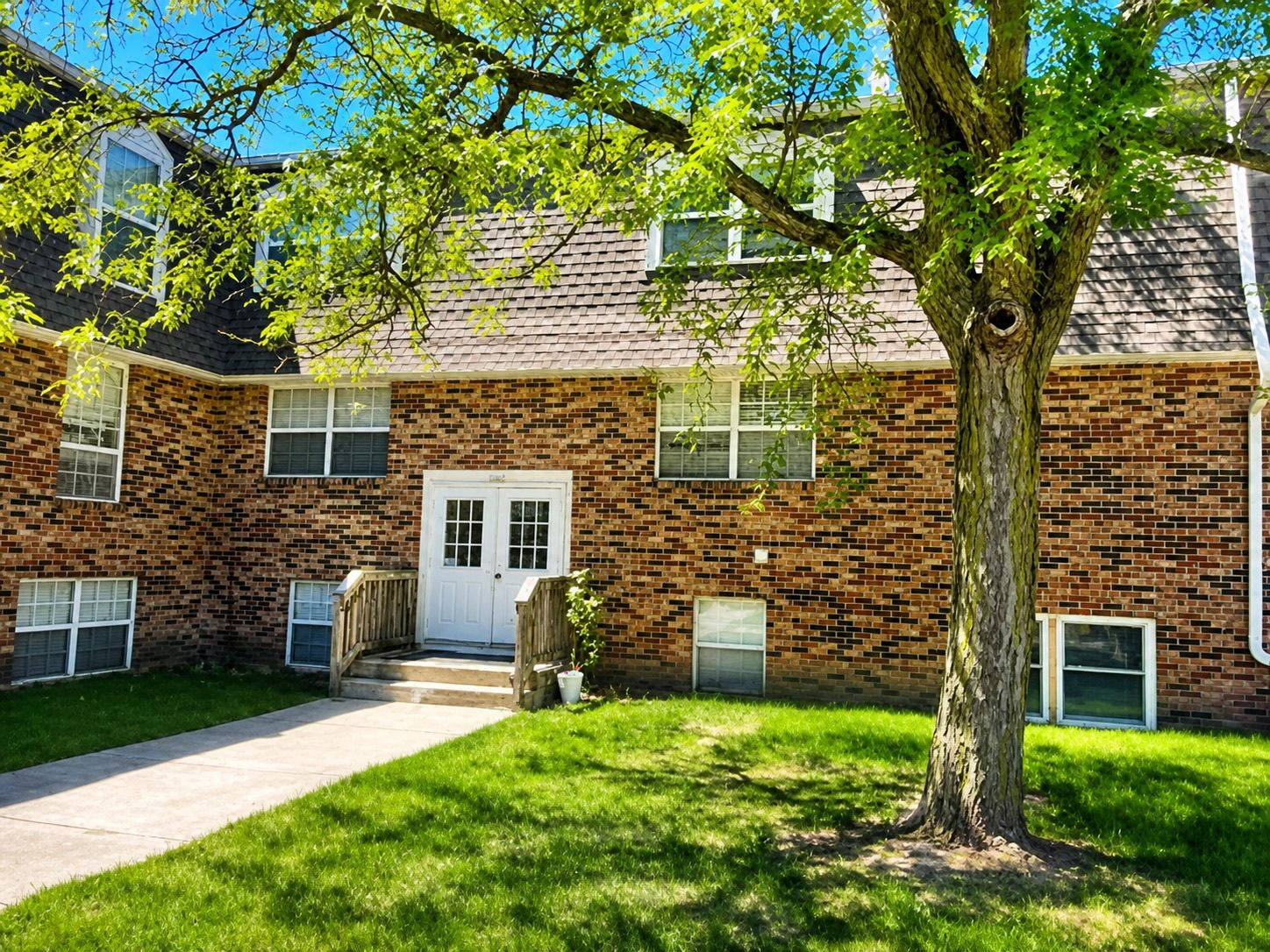 1440-1460 Meadowview apartment building in Marion, Iowa