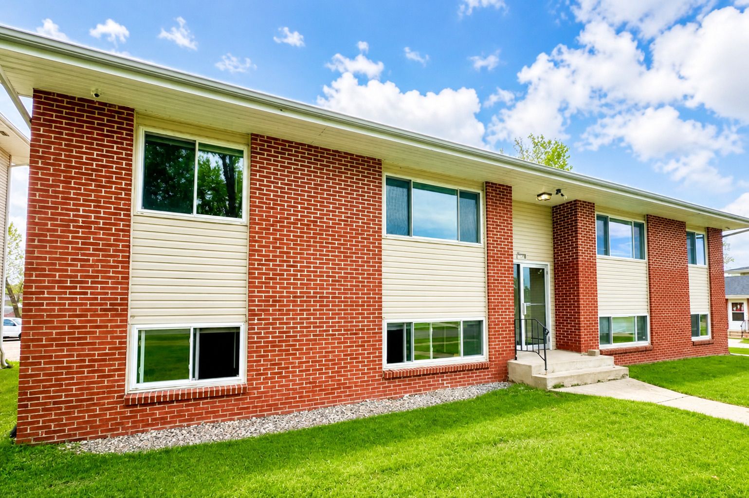 1465 and 1485 Meadowview apartment building in Marion, Iowa