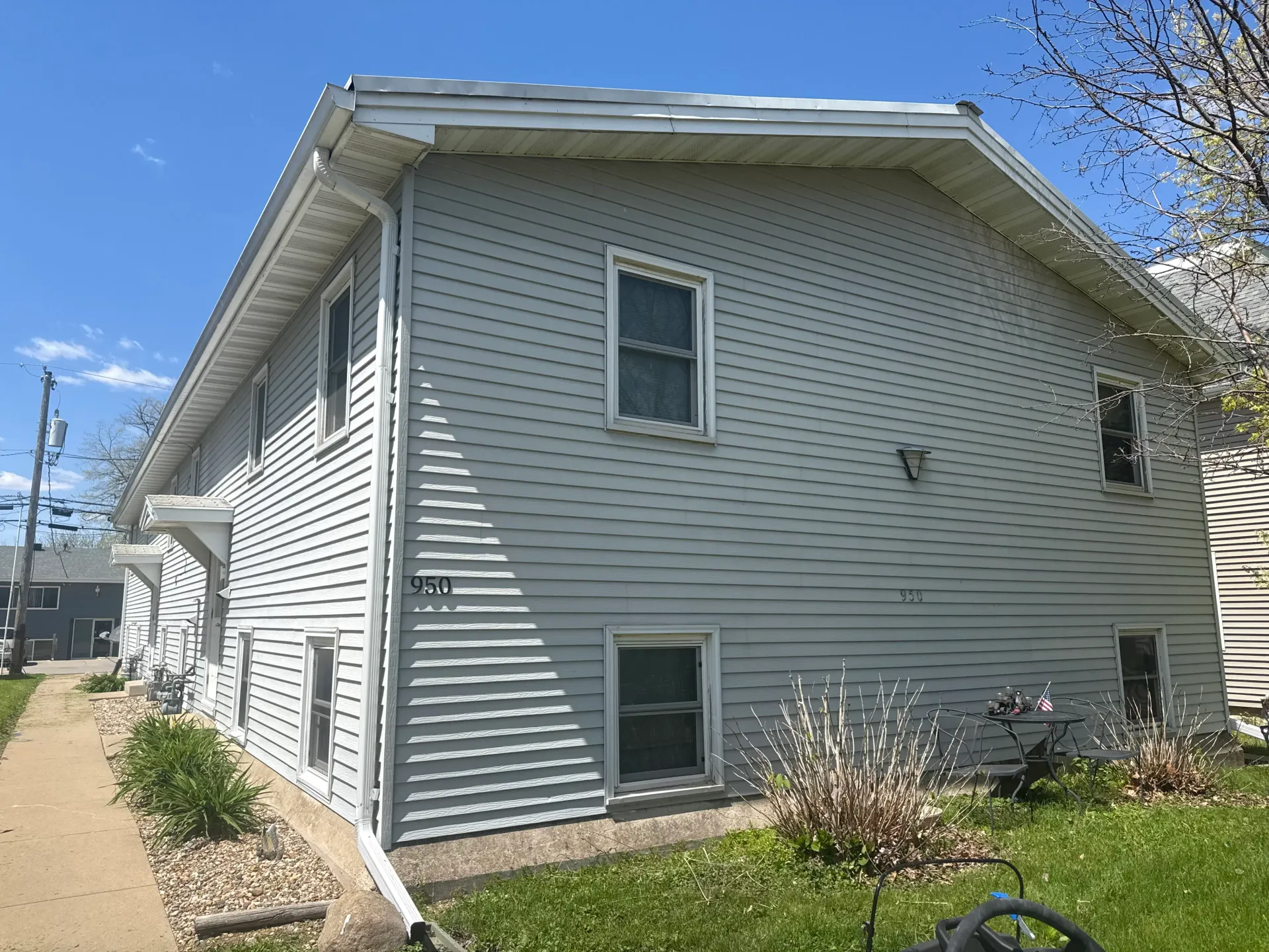 950 11th St apartment building in Marion, Iowa